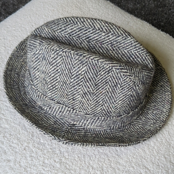 Vintage Gray Herringbone Fedora Hat with Feather Accent Classic Style Unisex M/L - Picture 2 of 3